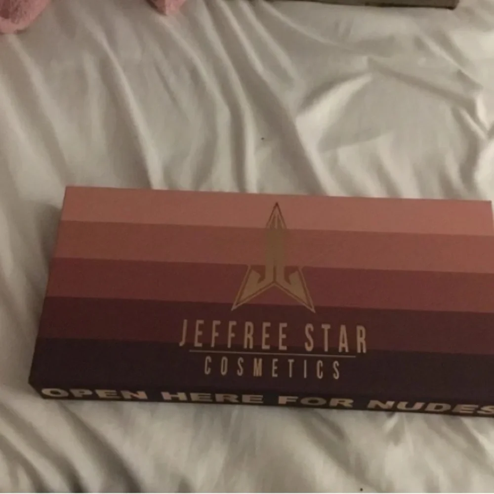 Jeffree Star Lipstick Set - Open here for nudes
